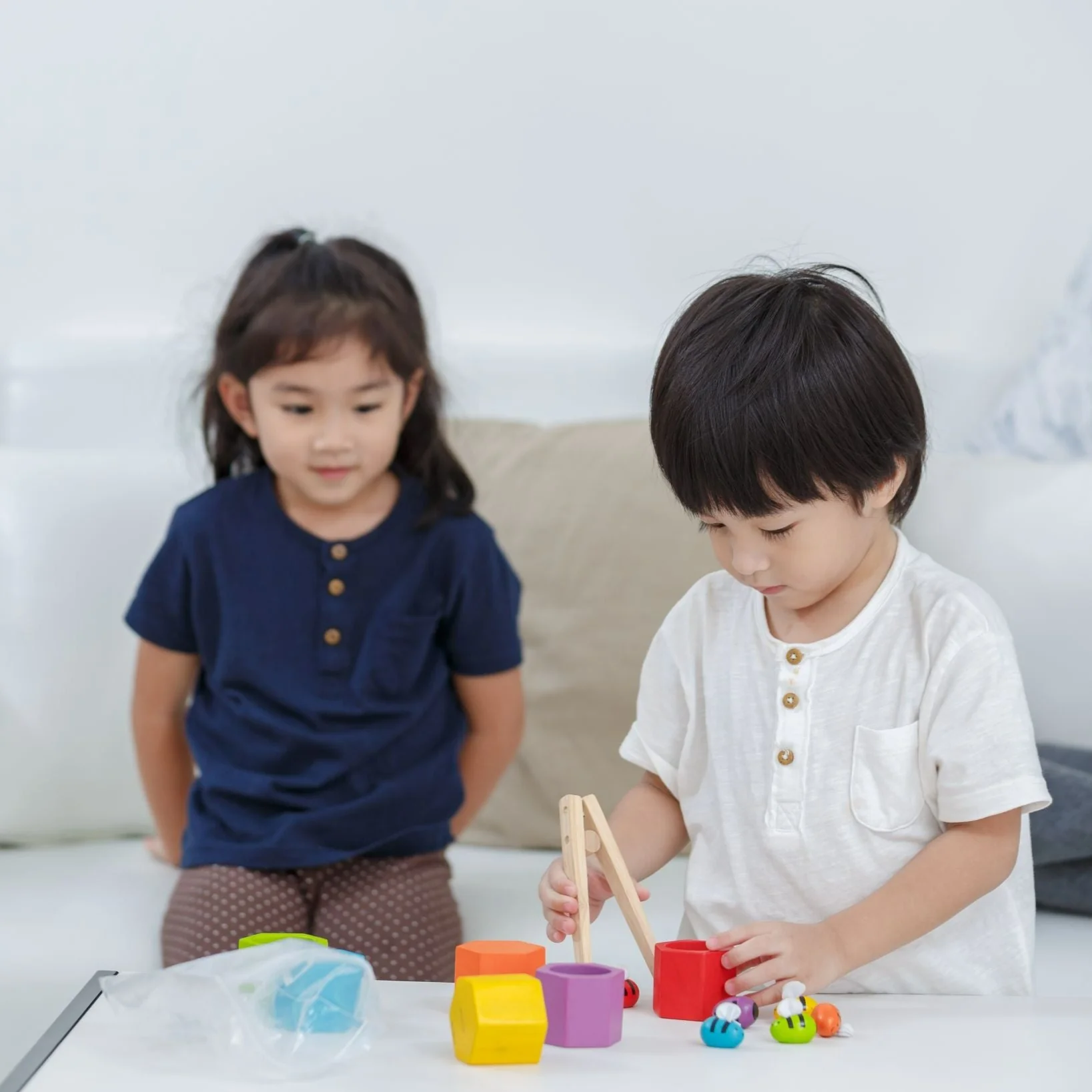 PlanToys Sorting Beehives - Image 5