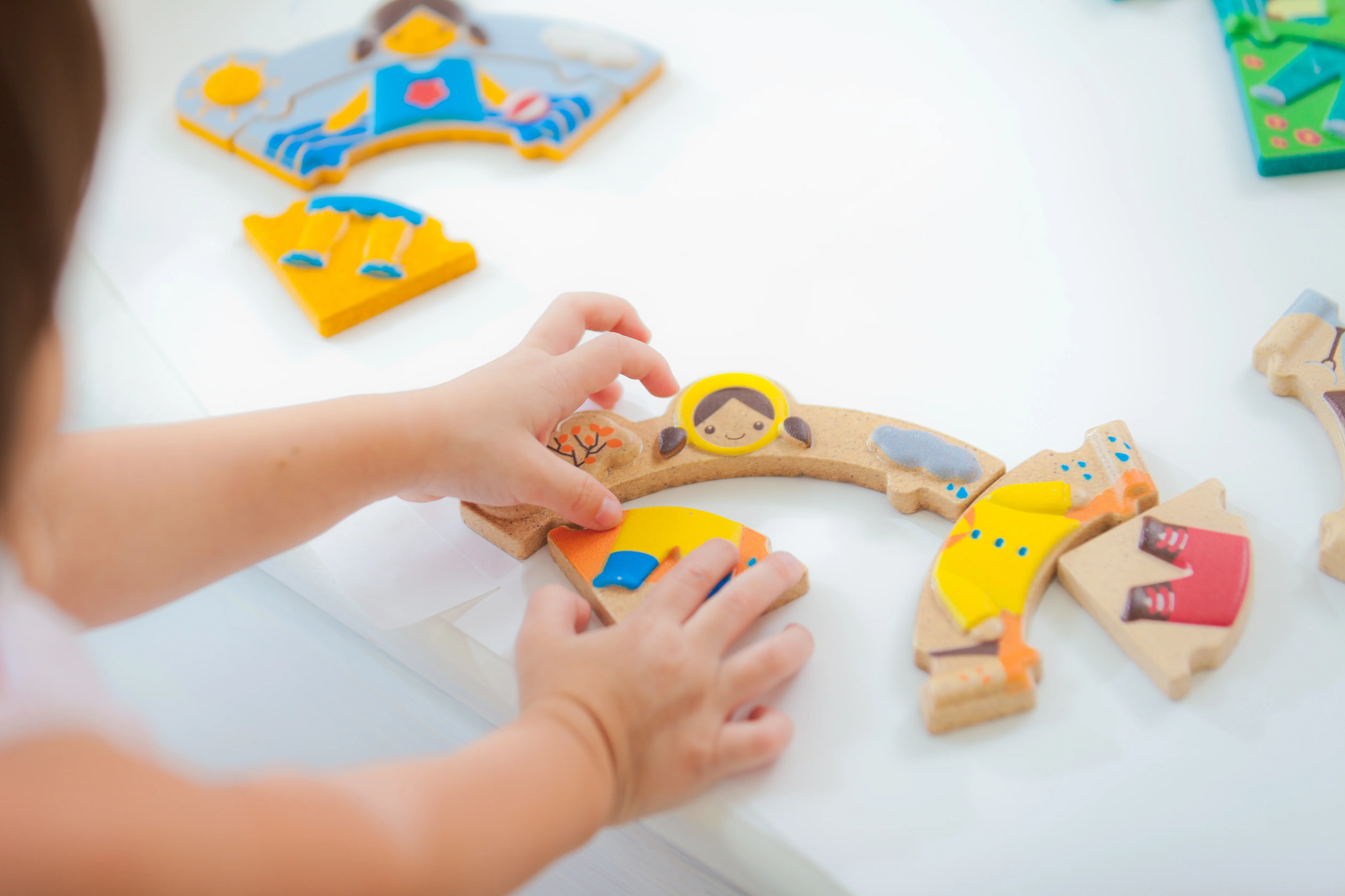 PlanToys Weather Dress-Up Puzzle - Image 3
